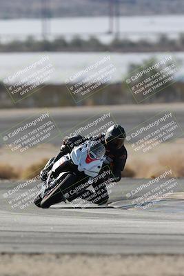 media/Nov-16-2025-Race Pace (Sun) [[8c5fa54630]]/Non Verified Riders (1st 20 Minutes)/1-Turn 14 (10am)/